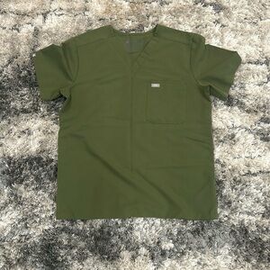 Men’s Figs Scrub Top